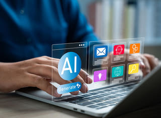 Principiante nel mondo crypto che impara i fondamenti del trading automatizzato con IA